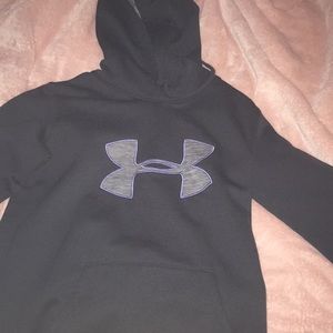 Women’s under Armour sweatshirt